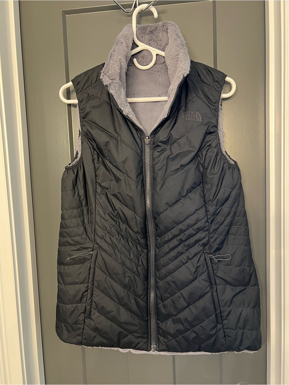 The North Face Women's Black Quilted Vest -Light Gray Fleece reversible L